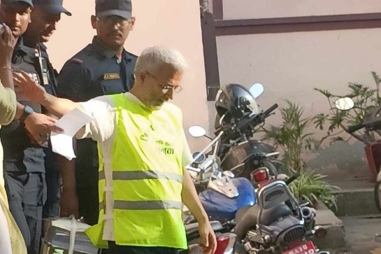 राप्रपाका वरिष्ठ उपाध्यक्ष मिश्रलाई सर्वोच्चमा हाजिर गराएर फर्काइयाे