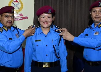 सगरमाथा आरोही कुन्जाङ छोपेल शेर्पालाई दर्ज्यानी चिन्ह प्रदान