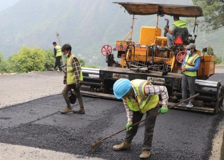 मदन भण्डारी राजमार्गको सडकमा कालोपत्रे
