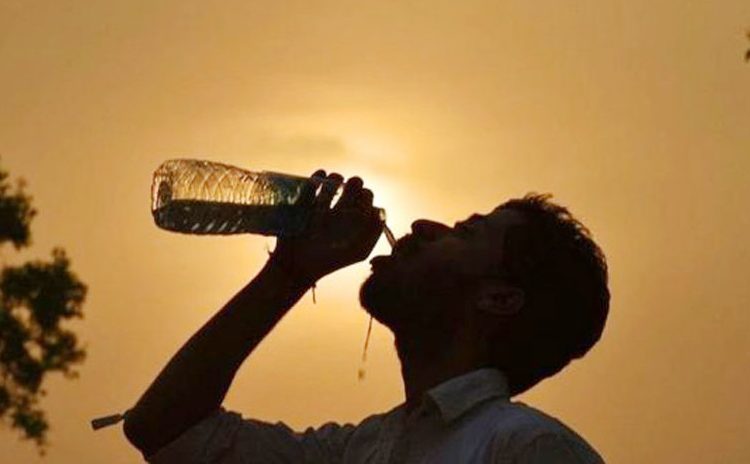 ठाउँठाउँमा वर्षा र तापक्रम  घट्दै