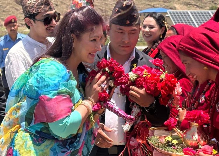 पूर्वयुवराज्ञी हिमानी शाह सुपुत्र हृदयेन्द्र शाहसँगै जुम्ला पुगे