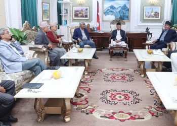 गृहमन्त्री रमेश लेखकले राजीनामा दिनुपर्ने अडान कायमै