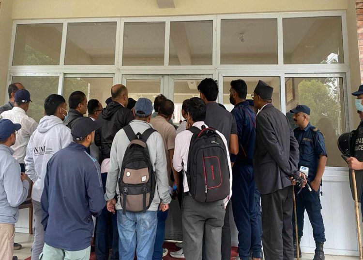 त्रिवि उपकुलपति, रेक्टर, रजिस्ट्रार र सेवा आयोगमा ताला