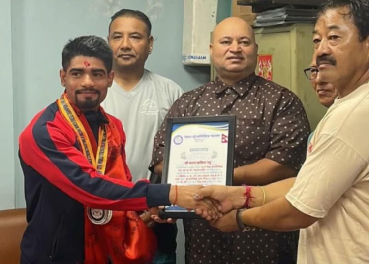 बाडियाले विश्व कीर्तिमान स्थापित गरेको भन्दै सम्मानित