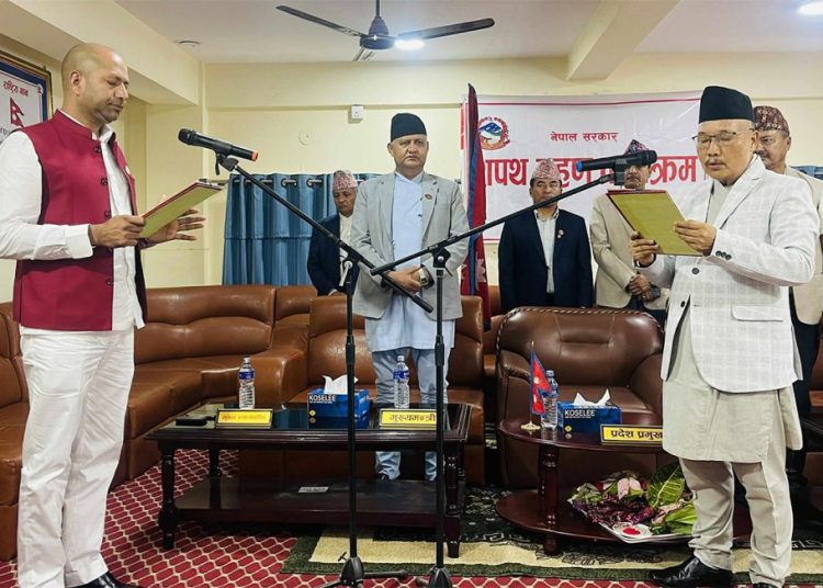 खेलकुदमन्त्री सन्तोषकुमार पाण्डेले गोपनियताको लिए शपथ