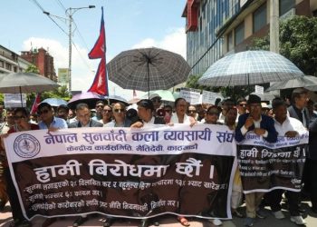 सुनमा लगाइएको कर खारेजीको माग राख्दै प्रदर्शन