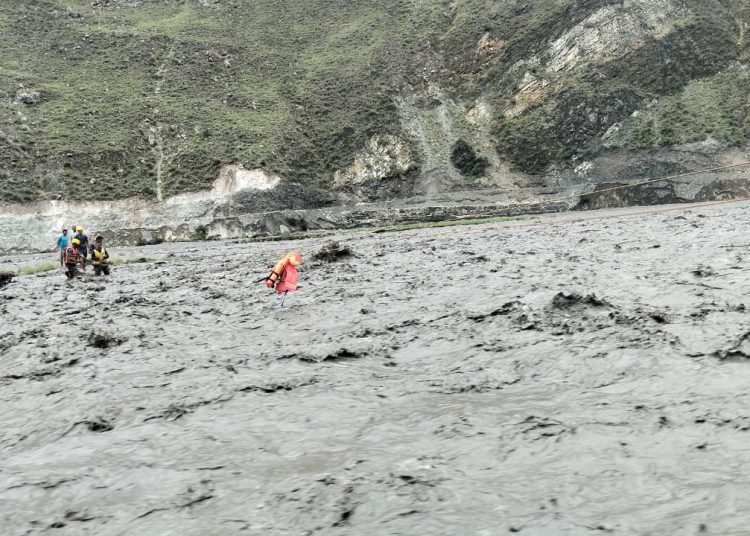 ठूलीभेरी नदीमा फसेका ४ जनाकाे सकुशल उद्धा