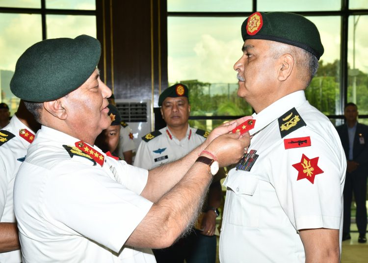 रविन्द्र खत्रीलाई दर्ज्यानी चिह्न प्रदान