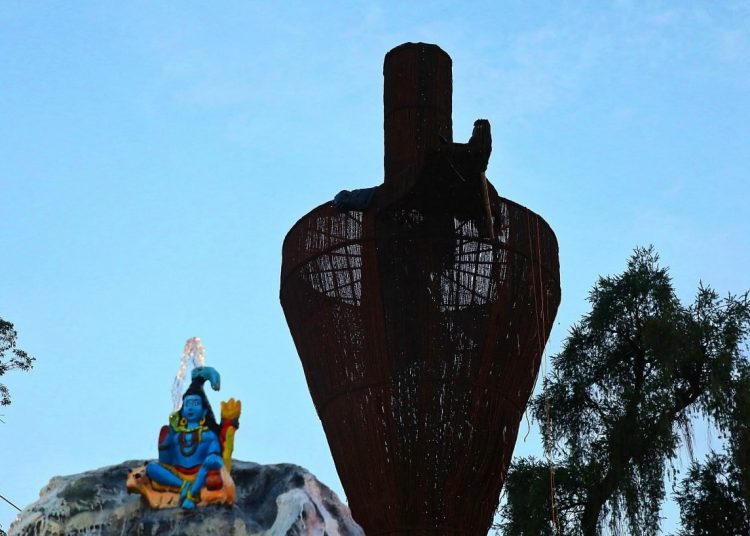 पशुपतिमा रुद्राक्षको प्रयोग गरेर ५१ फिट अग्लो शिवलिंग स्थापना