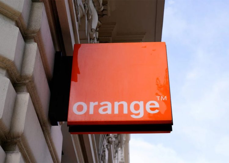 कामै नदिई २० वर्षसम्म तलब मात्रै दिएको भन्दै  मुद्वा