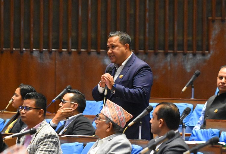 प्रधानमन्त्री ओलीको सरकारबाट लोकतन्त्र खतरामा