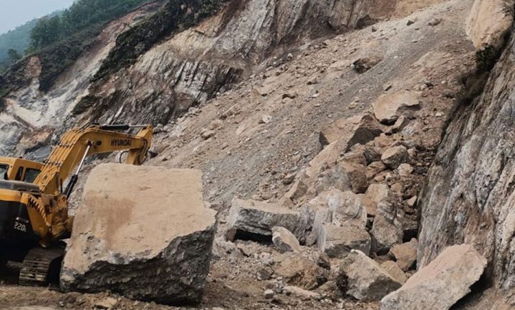 कालीगण्डकी करिडोर अन्तर्गतका दुई स्थानमा सडक अवरुद्ध