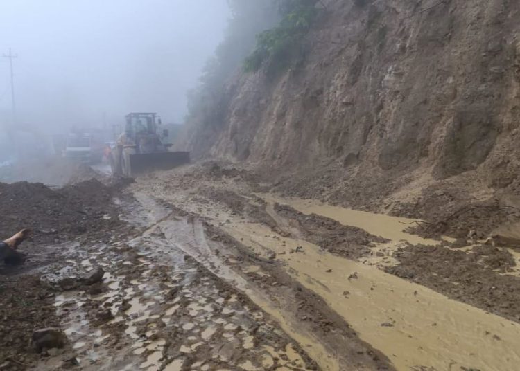 देशका मुख्य ८ वटा सडक पूर्ण रूपमा अवरुद्ध