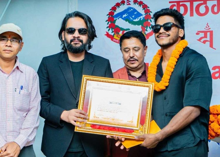 २ लाख रुपैयाँसहित  एमएमए फाइटर रवीन्द्र ढाट  सम्मानित