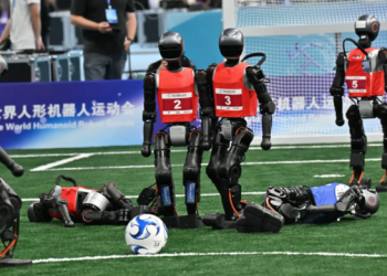 विश्वकै पहिलो ‘ह्युमनोइड रोबोट’ खेलको प्रतिस्पर्धा बेइजिङमा सुरु
