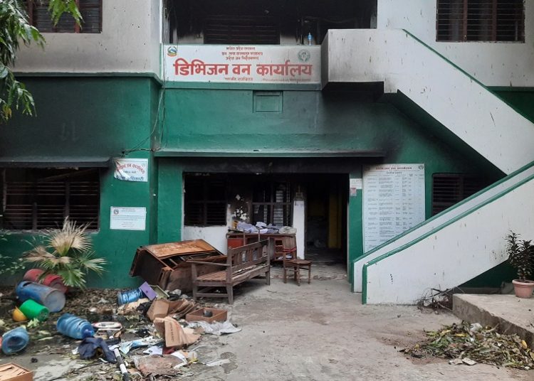 जेनजी प्रदर्शनका क्रममा भएको तोडफोडबाट वन डिभिजन कार्यालयमा ठुलो क्षति