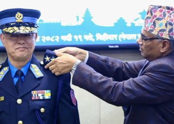 महानिरीक्षक खापुङले दर्ज्यानी चिह्न लगाए