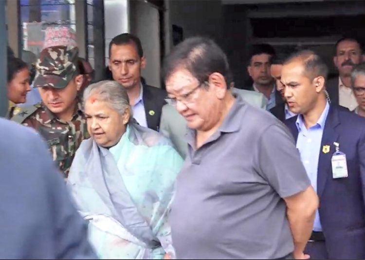 प्रधानमन्त्री कार्की र वरिष्ठ नेत्र रोग चिकित्सक रुइतबीच छलफल