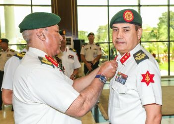 प्रधान सेनापतिद्वारा दर्ज्यानी चिन्ह प्रदान