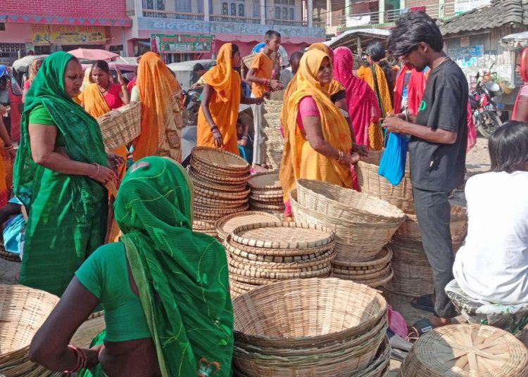 मिथिलामा बाँसबाट बनाइएका सामानको माग बढ्याे