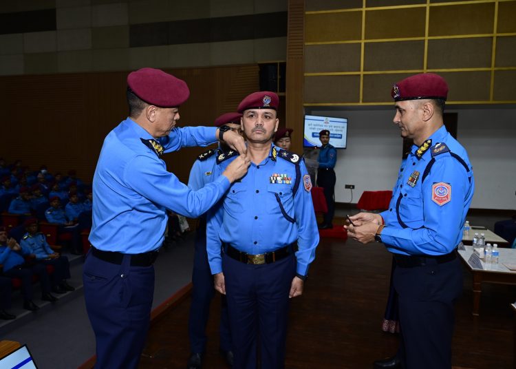चार जना प्रहरी अतिरिक्त महानिरीक्षकहरू दर्ज्यानी चिन्हद्वारा सुशोभित