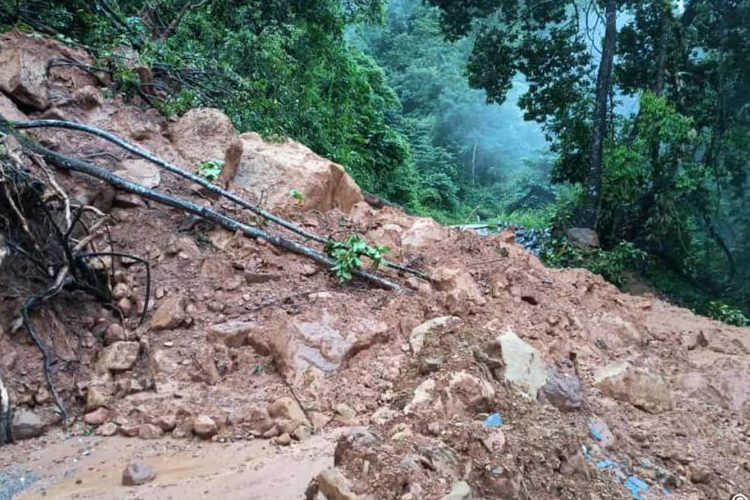 काठमाडौं जोड्ने दुई सडक अवरोध