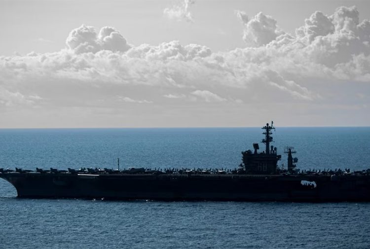 अमेरिकी नौसेनाको फाइटर जेट र हेलिकप्टर दक्षिण चीन सागरमा खस्याे