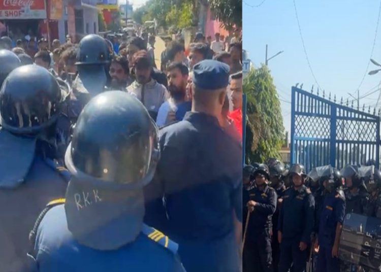 आक्रोशित समूहले सिमरा विमानस्थलकाे मुख्य गेट भत्कायो