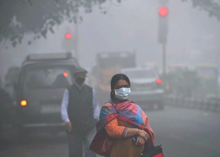 दिल्लीमा मास्क लगाएर प्रदर्शन