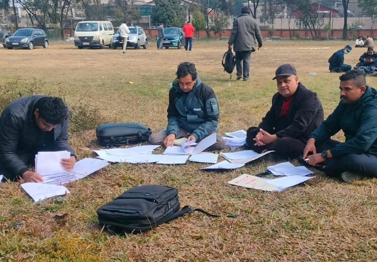 समानुपातिकको बन्द सूची बुझाउन दलहरु आयोग पुग्याे