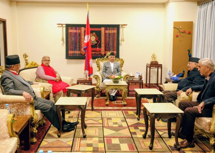 प्रधानमन्त्री कार्की र शीर्ष नेताबीच छलफल सुरु