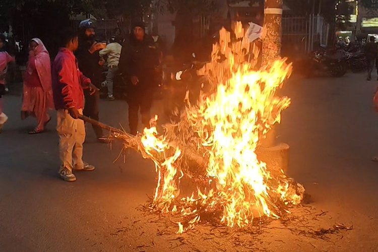 बंगलादेशमा युवकको हत्याविरुद्ध जनकपुरधाममा विरोध प्रदर्शन