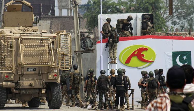 पाकिस्तान गोली चलाउँदा पाँच जना प्रहरीको मृत्यु