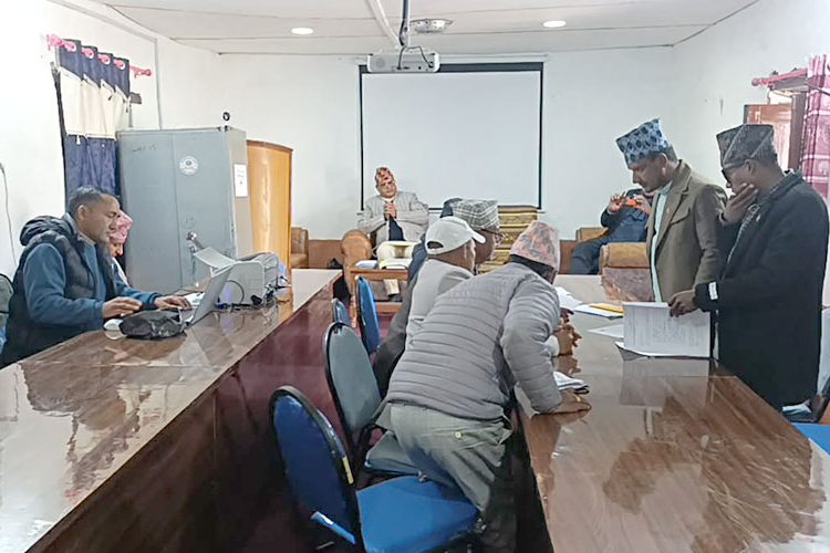 बाजुरामा बहुकोणीय प्रतिस्पर्धाको संकेत