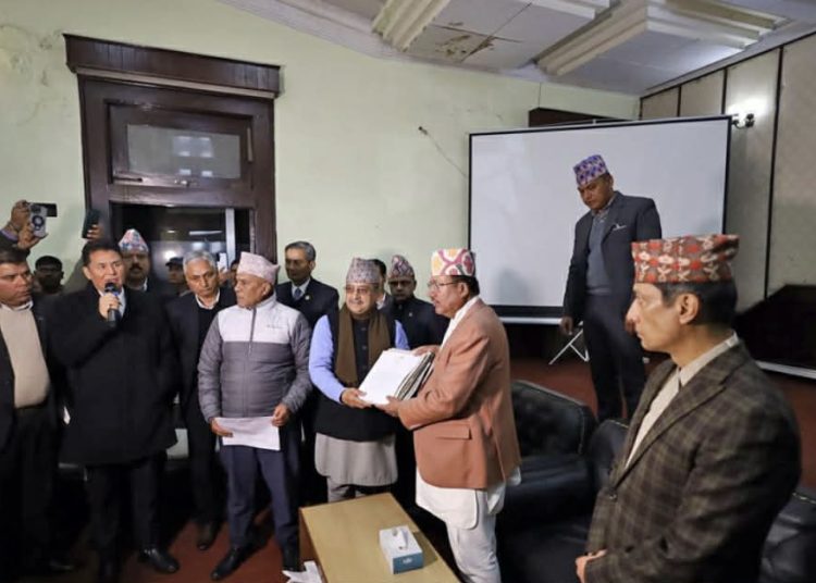 कांग्रेस बिबाद: देउवा पक्षले आयोगमा बुझायो ८ सय बढी महाधिवेशन प्रतिनिधिको हस्ताक्षर फिर्ताको कागजात