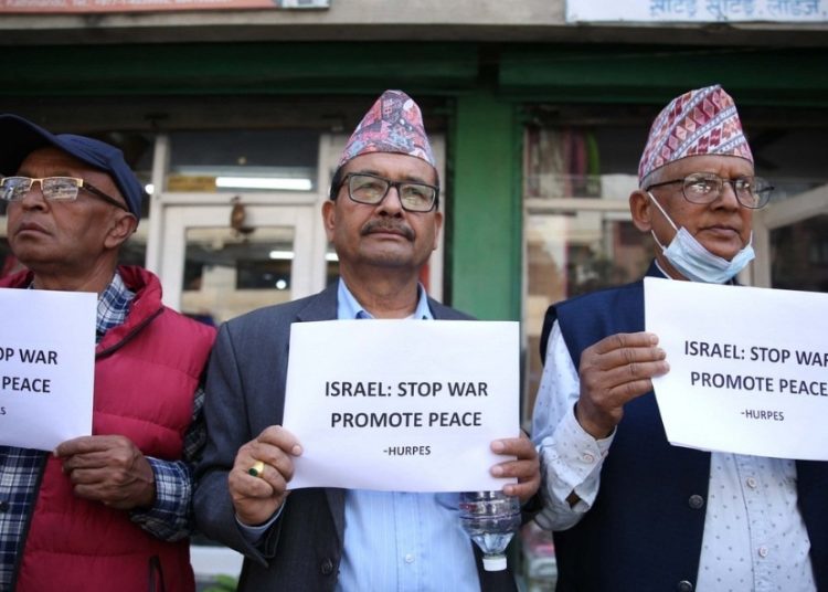 युद्ध तत्काल अन्त्य गर्न आग्रहसहित प्रदर्शन