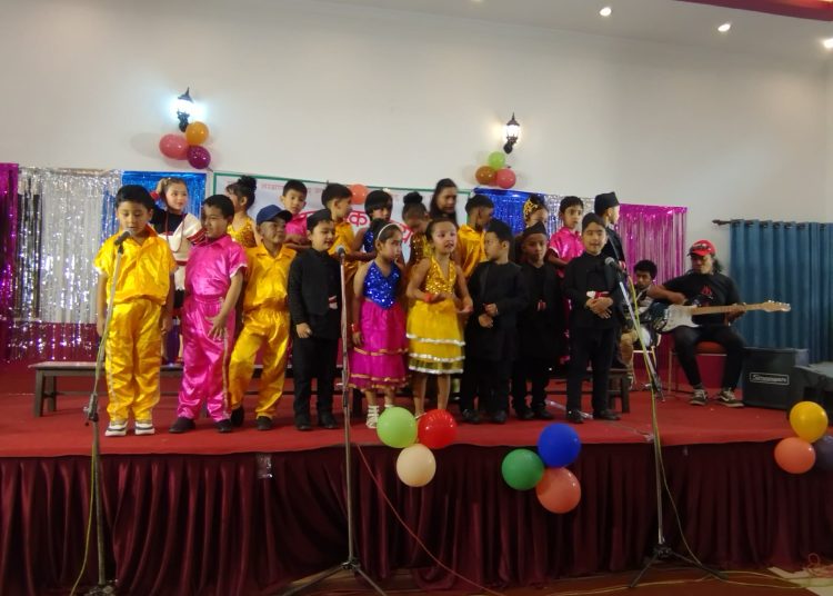 मोडर्न नेवा: इ स्कुलकाे Graduation Day सम्पन्न