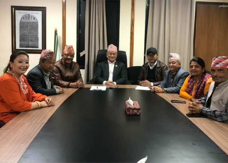गगन थापालाई राजीनामा नदिन आग्रह