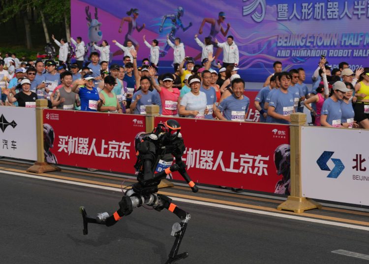 रोबोटले मानिसकाे विश्व कीर्तिमान ताेड्याे