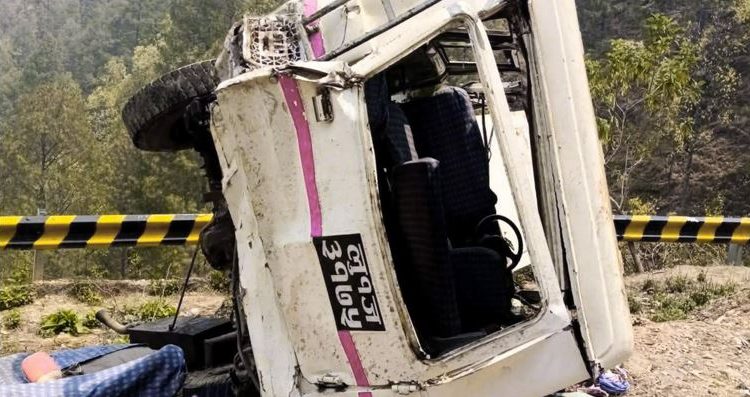 भारतीय तीर्थयात्री सवार जिप दुर्घटना हुँदा बालकको मृत्यु