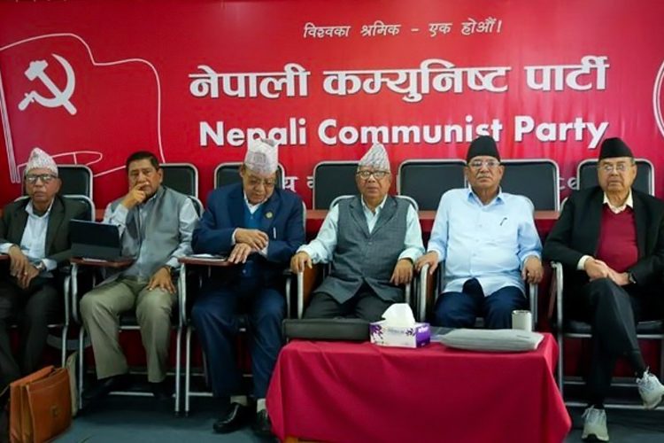 फेरि फुट्दै प्रचण्ड-माधवको नेकपा