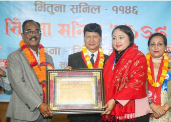मातृभाषा पत्रकारिताबाट शकुन्तला पुरस्कृत