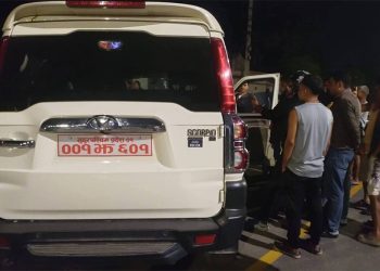 मेयर वीरेन्द्र भट्टले चलाएको गाडी दुर्घटना