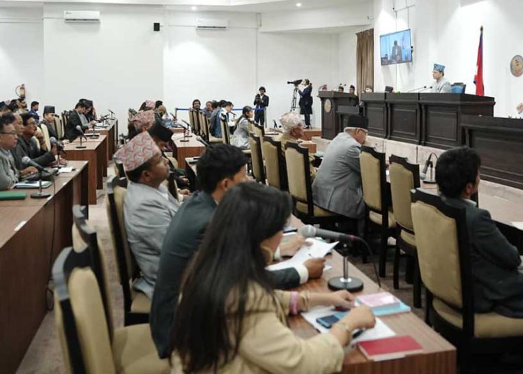 प्रधानमन्त्री  बैठकबाट बाहिरिनुभएको विषयमा जवाफ माग