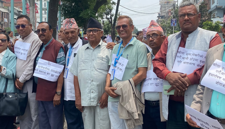सबै प्रकारको कर छुटको माग गर्दै प्रदर्शन