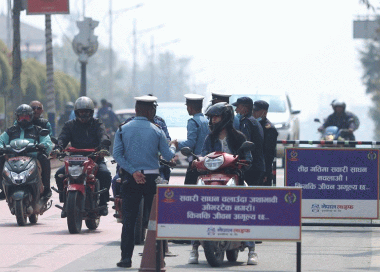दुई हजार १०५ सवारी चालक सवार कारबाहीमा