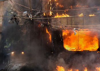 नयाँदिल्लीमा आगलागी हुँदा  २१ जनाको मृत्यु