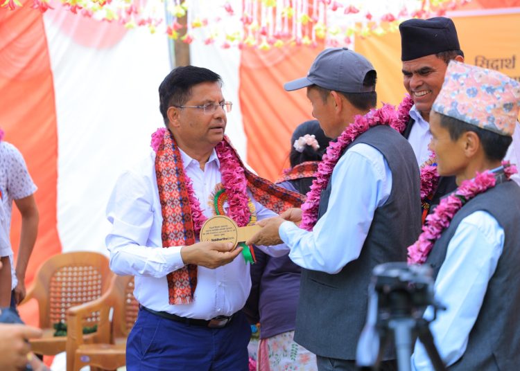भूकम्पबाट क्षतिग्रस्त विद्यालयको भवन पुनर्निर्माण गरी हस्तान्तरण