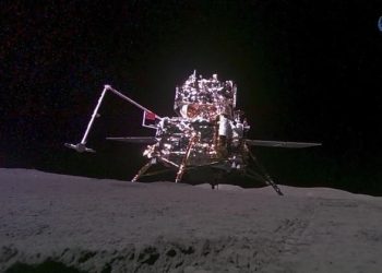 चन्द्रमाबाट माटोको नमुना उपलब्ध !