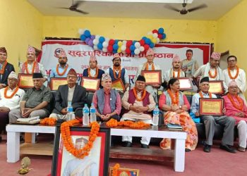 थारु भाषामा याेगदान पुर्याए बापत इन्द्र चौधरी सम्मानित